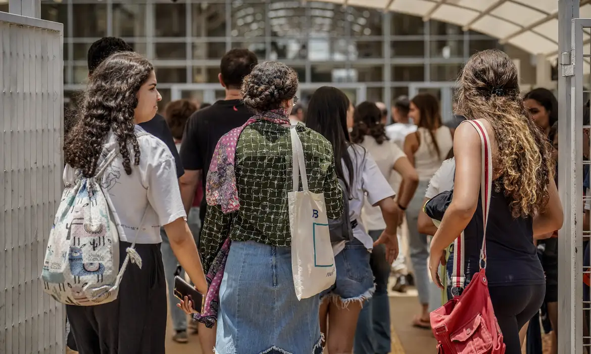 Prazo para pagar taxa de inscrição do Enem termina nesta quarta-feira